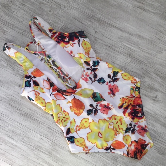 NWT White & Floral Swimsuit - M/L - Picture 6 of 8